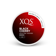 XQS Black Cherry Slim Strong – nikoīna maisiņu kārbā