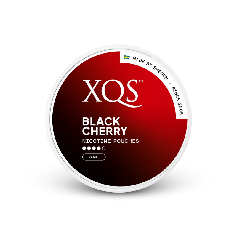 XQS Black Cherry Slim Strong – nikoīna maisiņu kārbā